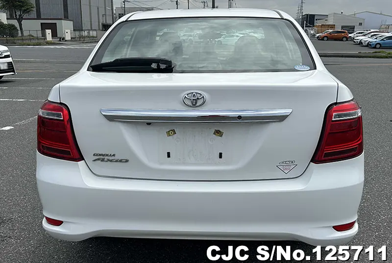 Toyota Corolla Axio in White for Sale Image 5