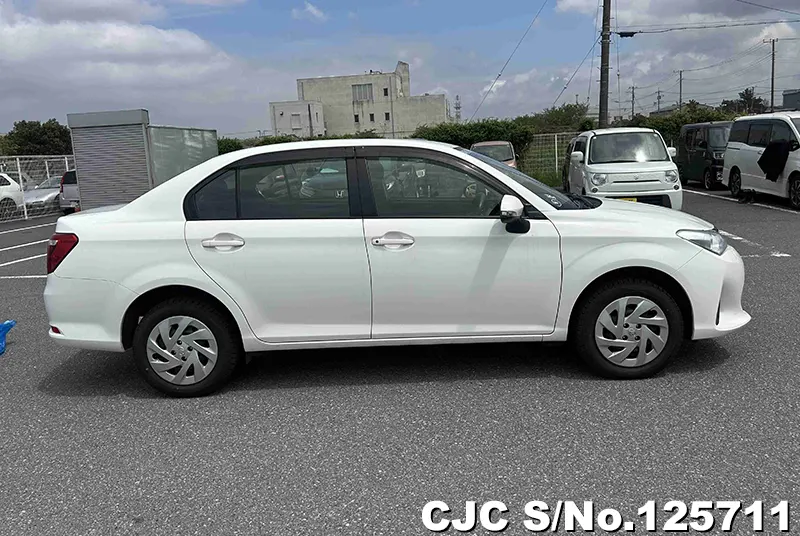 Toyota Corolla Axio in White for Sale Image 6