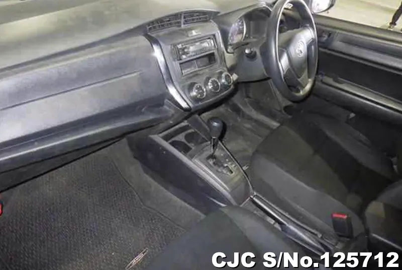 Toyota Corolla Axio in White for Sale Image 3