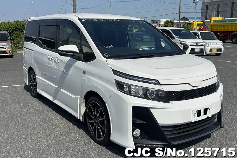 Toyota / Voxy 2016