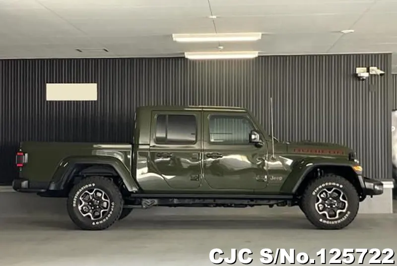Jeep Gladiator in Green for Sale Image 3