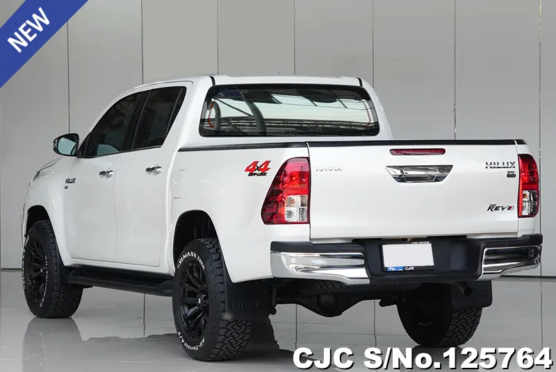 Toyota Hilux in White for Sale Image 1