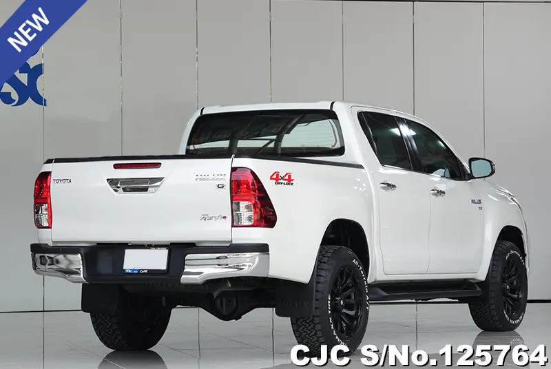 Toyota Hilux in White for Sale Image 2