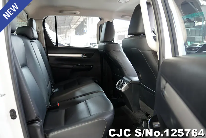 Toyota Hilux in White for Sale Image 10