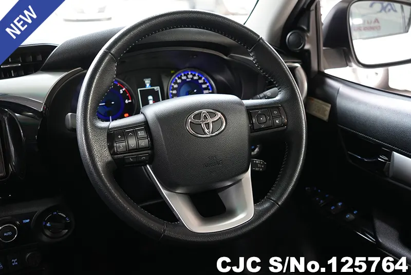 Toyota Hilux in White for Sale Image 11