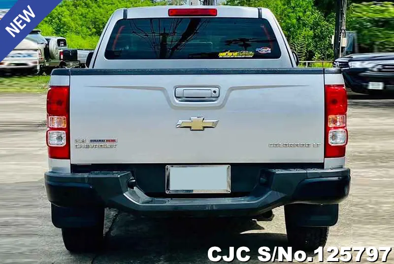 Chevrolet Colorado in White for Sale Image 3