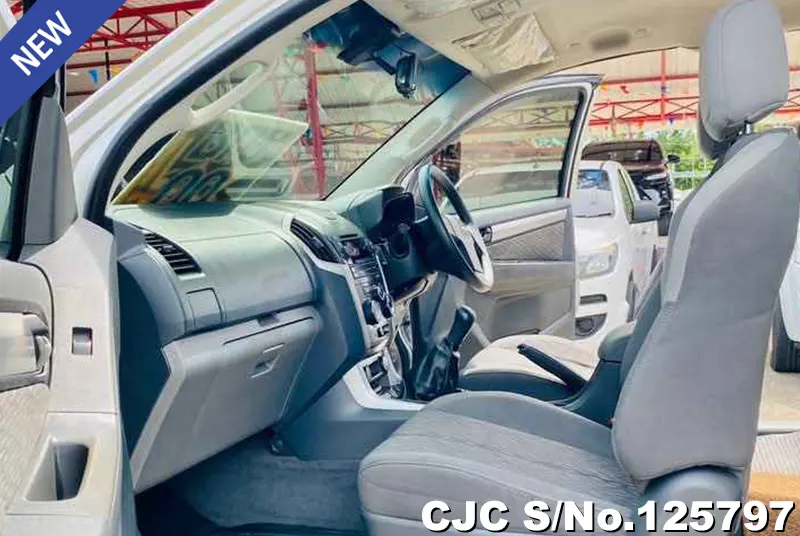 Chevrolet Colorado in White for Sale Image 9