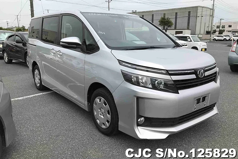 Toyota / Voxy 2016