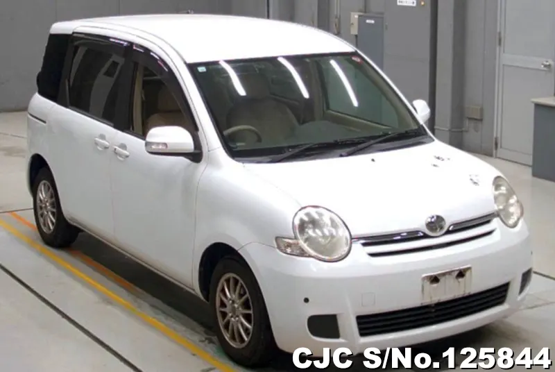 Toyota / Sienta 2006