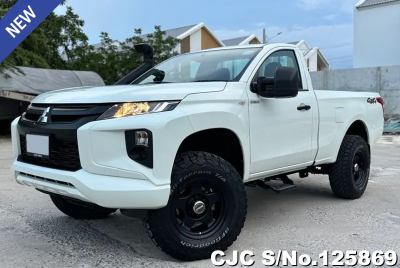 Mitsubishi Triton in White for Sale Image 3
