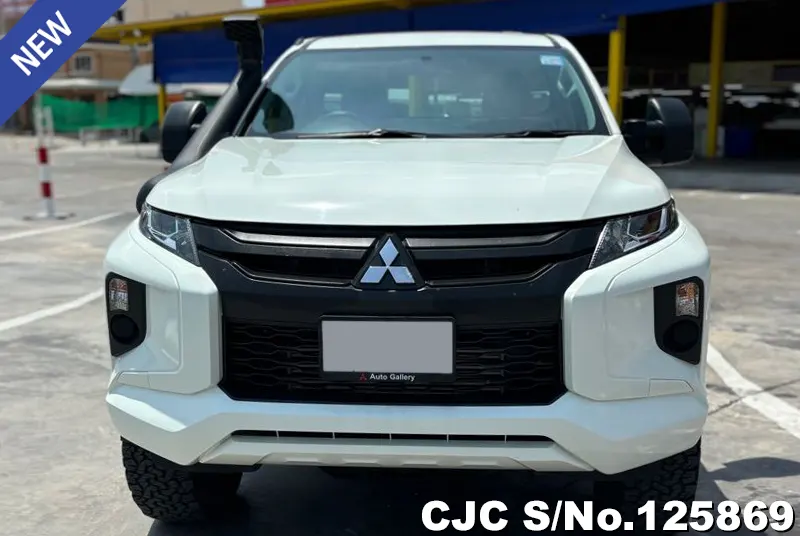 Mitsubishi Triton in White for Sale Image 4