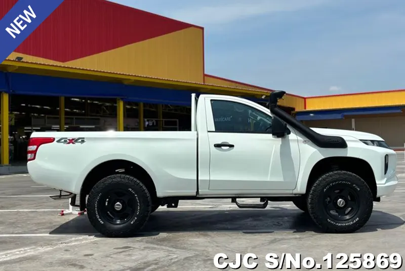 Mitsubishi Triton in White for Sale Image 5