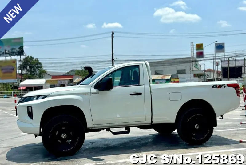 Mitsubishi Triton in White for Sale Image 6