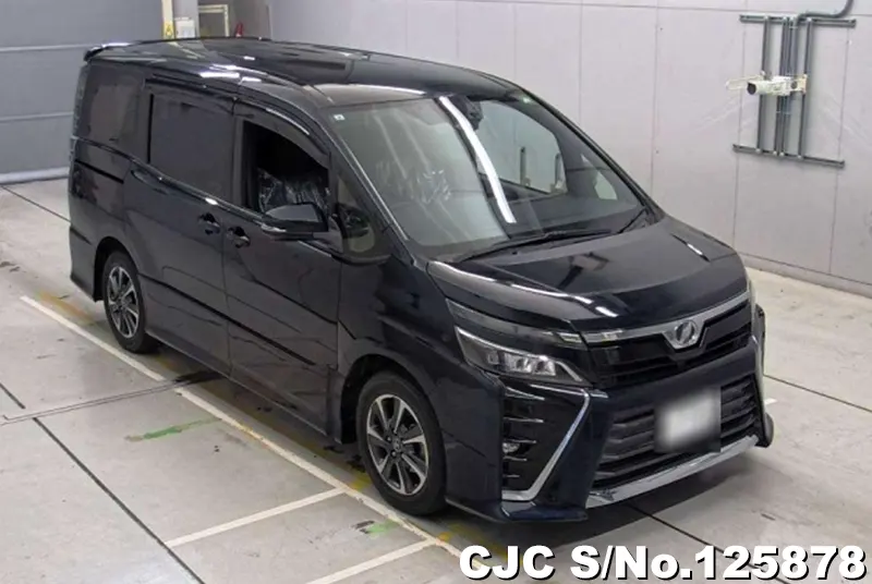 Toyota / Voxy 2017