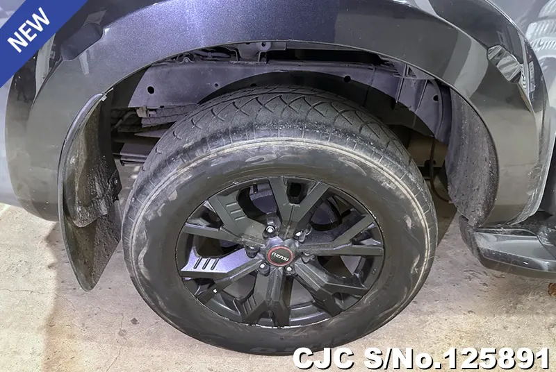 Isuzu D-Max in Gray for Sale Image 12