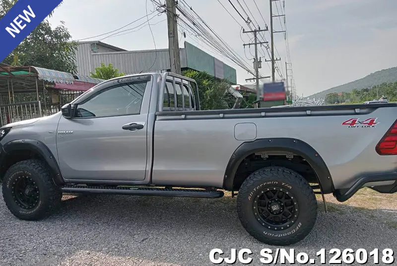 Toyota Hilux in Gray for Sale Image 7