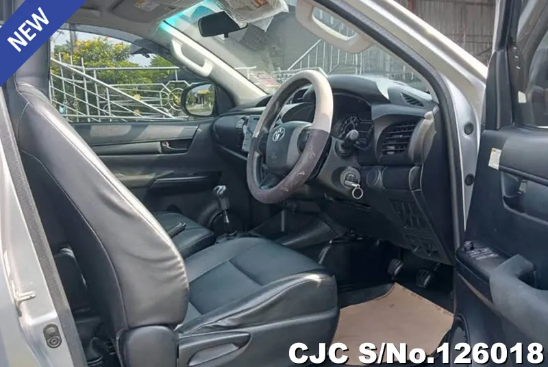 Toyota Hilux in Gray for Sale Image 8