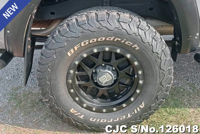 Toyota Hilux in Gray for Sale Image 11