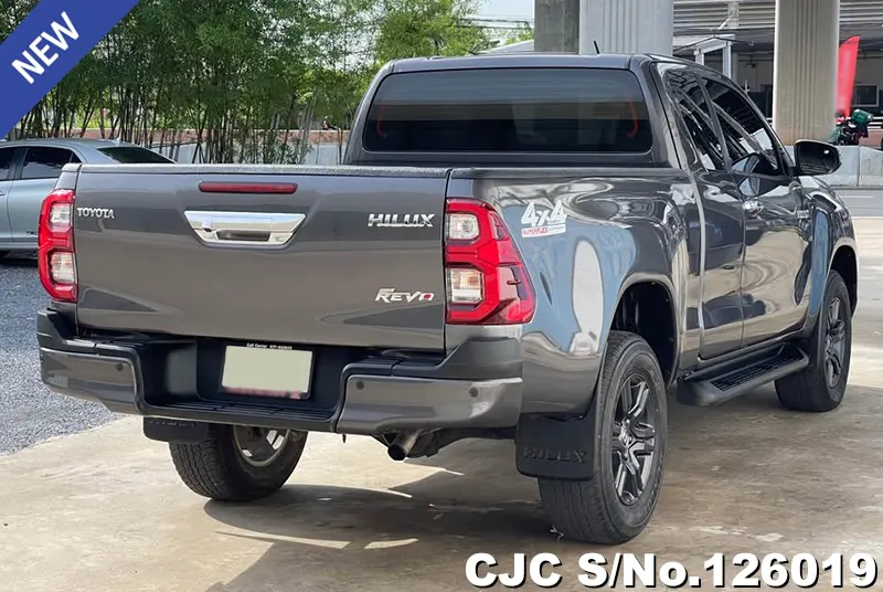 Toyota Hilux in Gray for Sale Image 2