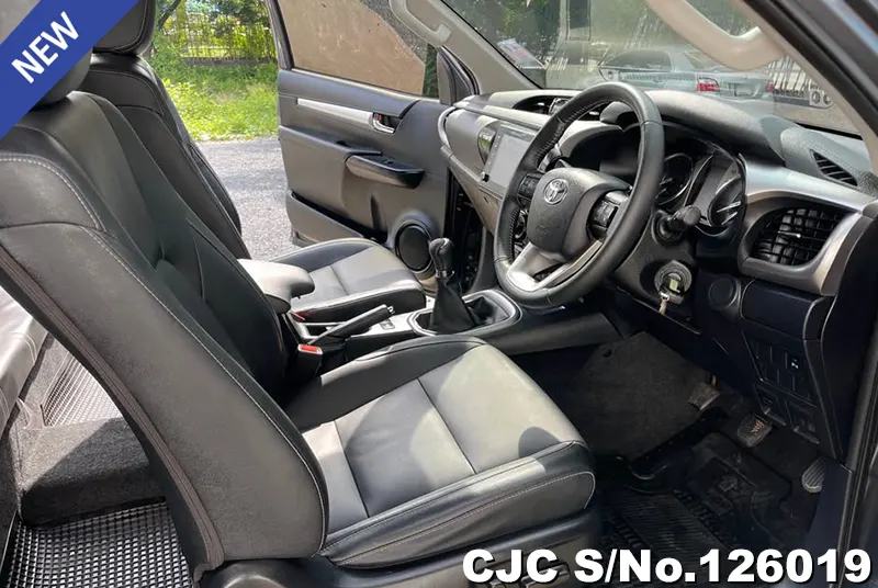 Toyota Hilux in Gray for Sale Image 8