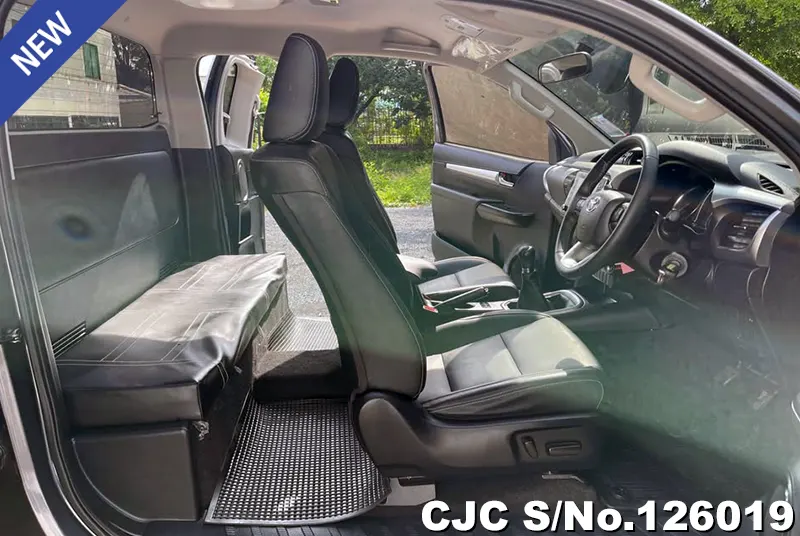 Toyota Hilux in Gray for Sale Image 11