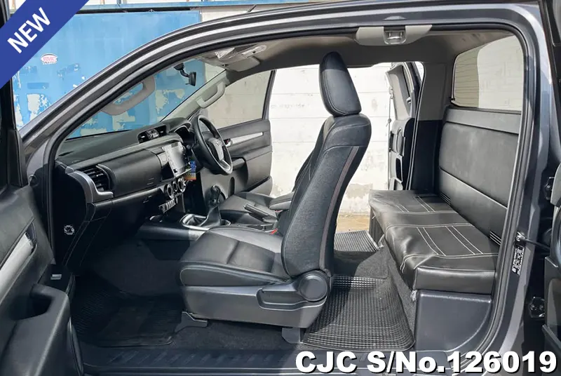 Toyota Hilux in Gray for Sale Image 12