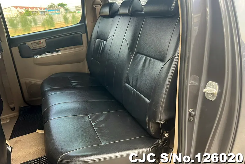 Toyota Hilux in Gray for Sale Image 13