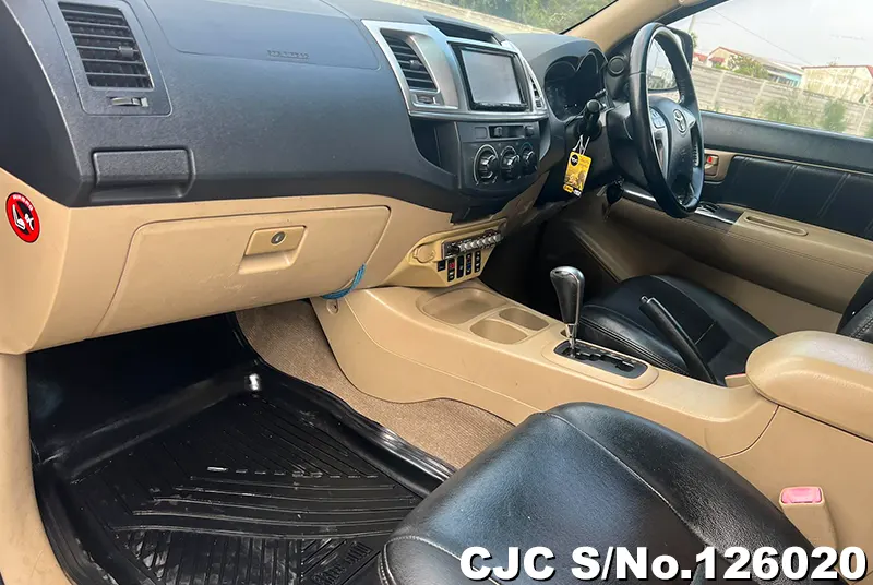 Toyota Hilux in Gray for Sale Image 14