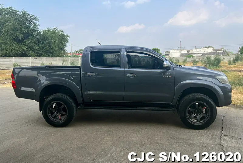Toyota Hilux in Gray for Sale Image 4