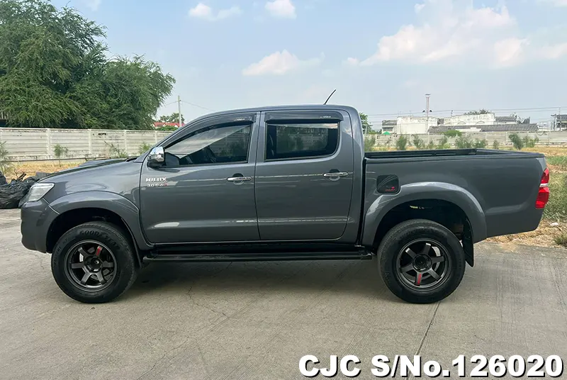 Toyota Hilux in Gray for Sale Image 5