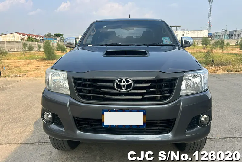 Toyota Hilux in Gray for Sale Image 7