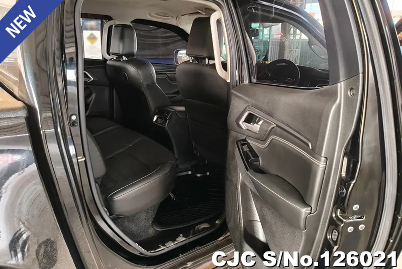 Isuzu D-Max in Black for Sale Image 9