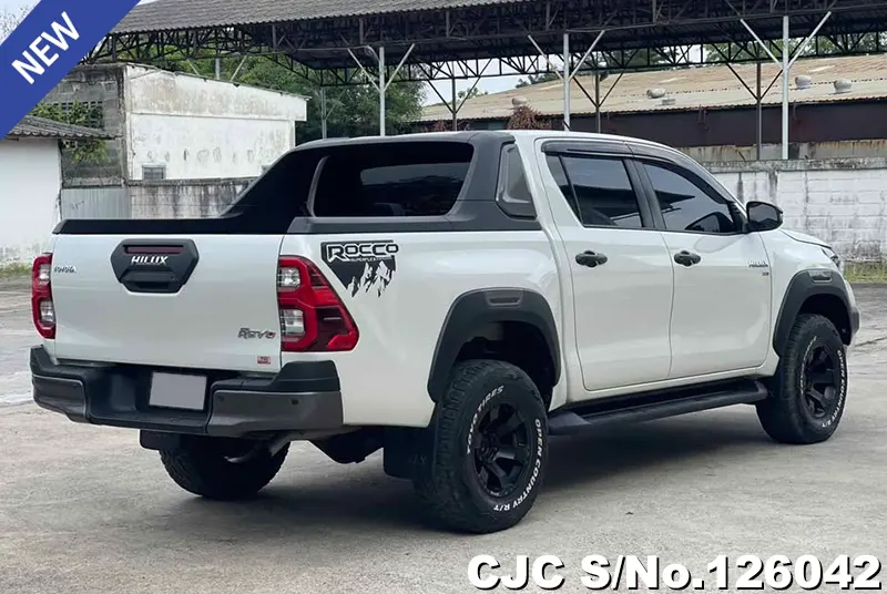 Toyota Hilux in White for Sale Image 2