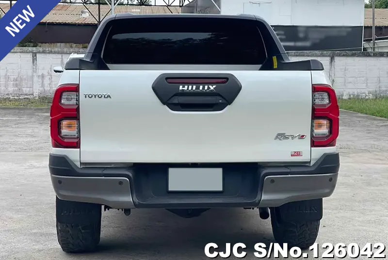 Toyota Hilux in White for Sale Image 3