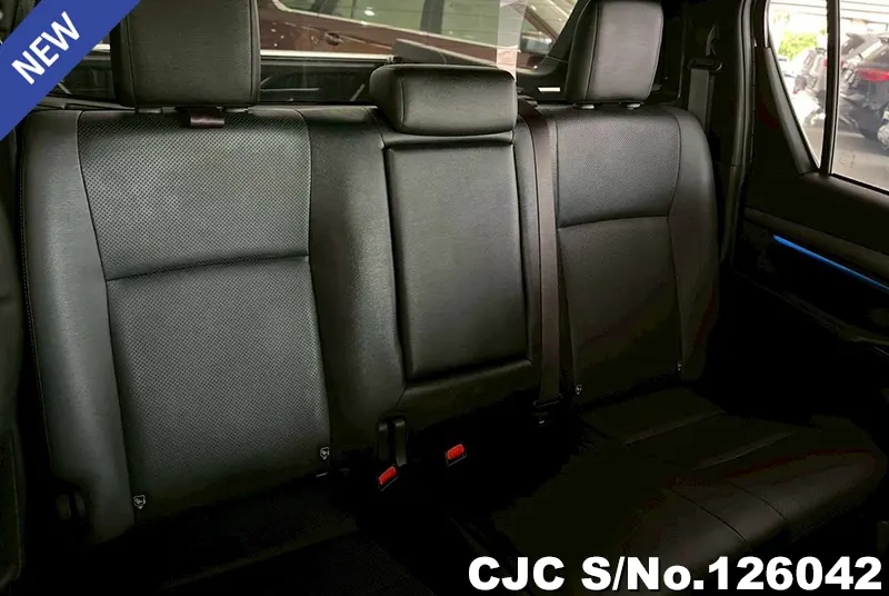 Toyota Hilux in White for Sale Image 6