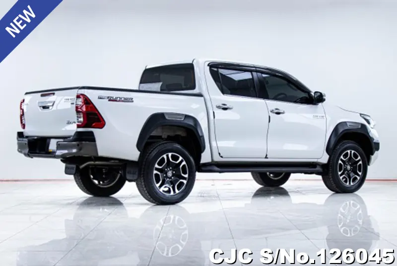 Toyota Hilux in White for Sale Image 2