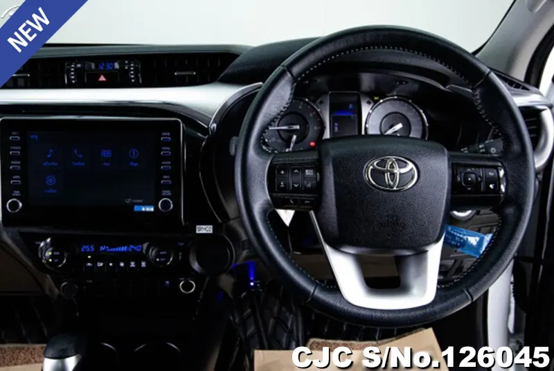 Toyota Hilux in White for Sale Image 8