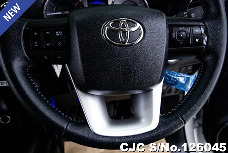 Toyota Hilux in White for Sale Image 9