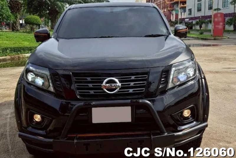 Nissan Navara in Black for Sale Image 2