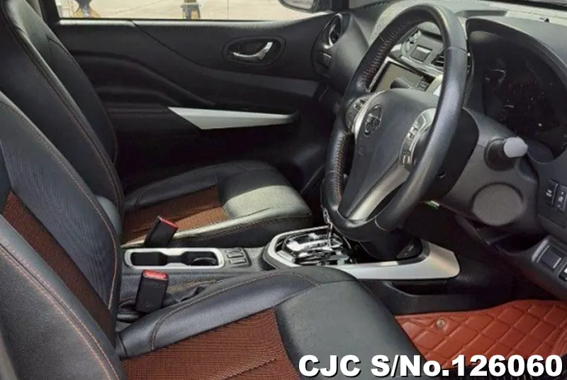 Nissan Navara in Black for Sale Image 6