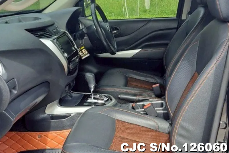 Nissan Navara in Black for Sale Image 7