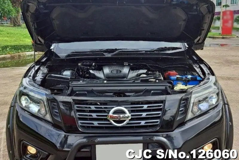 Nissan Navara in Black for Sale Image 10