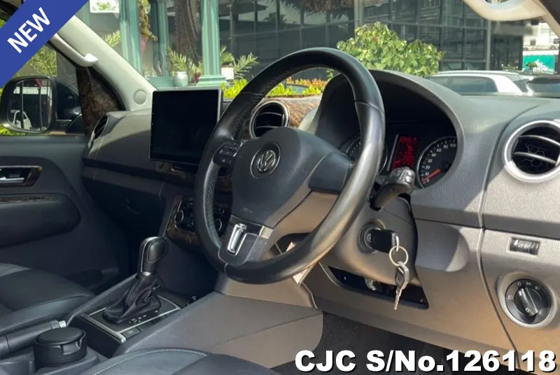 Volkswagen Amarok  in Black for Sale Image 4
