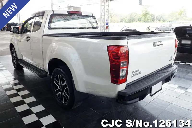 Isuzu D-Max in White for Sale Image 1
