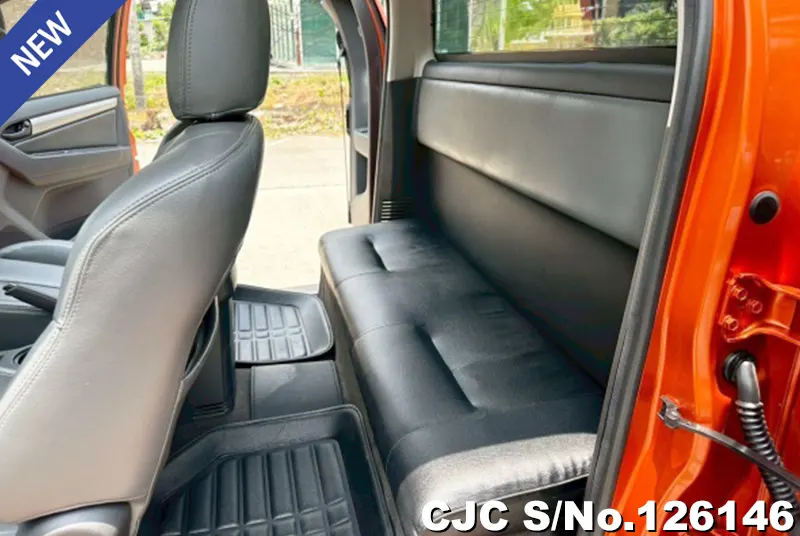 Chevrolet Colorado in Orange for Sale Image 11