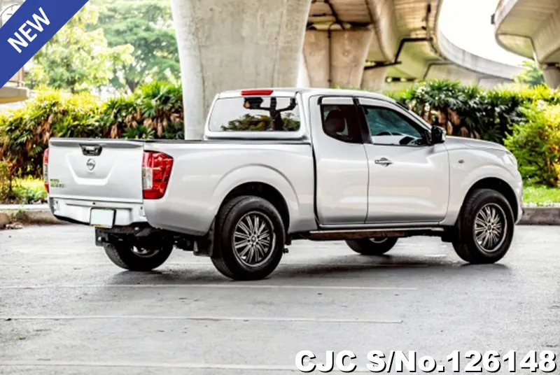 Nissan Navara in Silver for Sale Image 2
