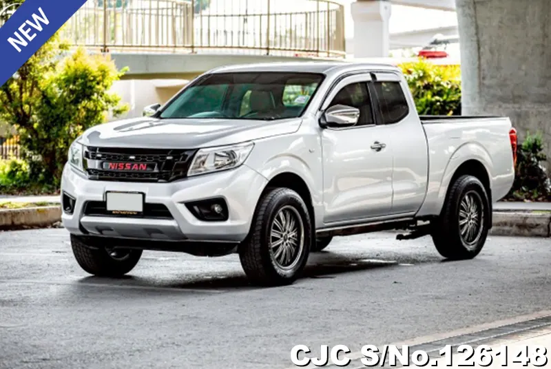 Nissan Navara in Silver for Sale Image 3