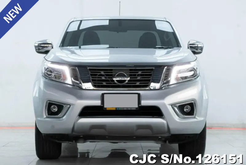 Nissan Navara in Silver for Sale Image 2