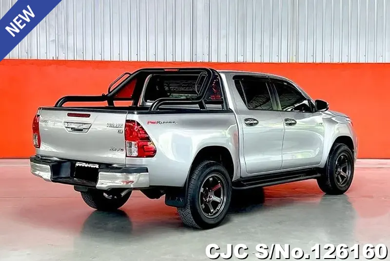 Toyota Hilux in Gray for Sale Image 2