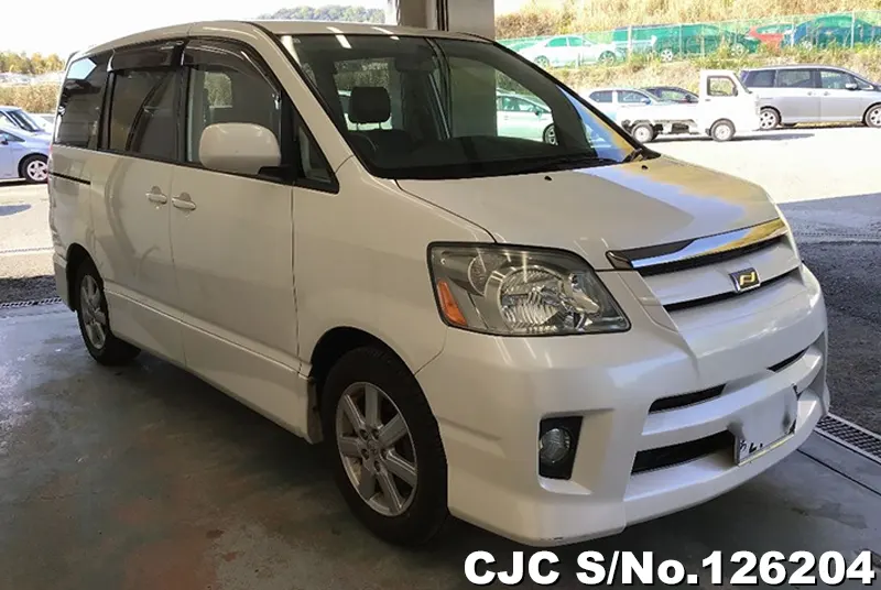 Toyota / Noah 2004